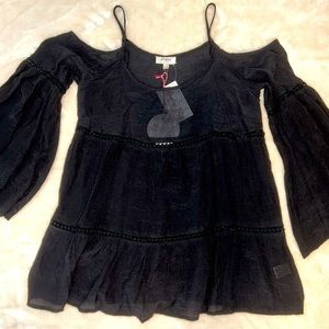 NWT Umgee cold shoulder,‎ peasant top - sz SMALL
